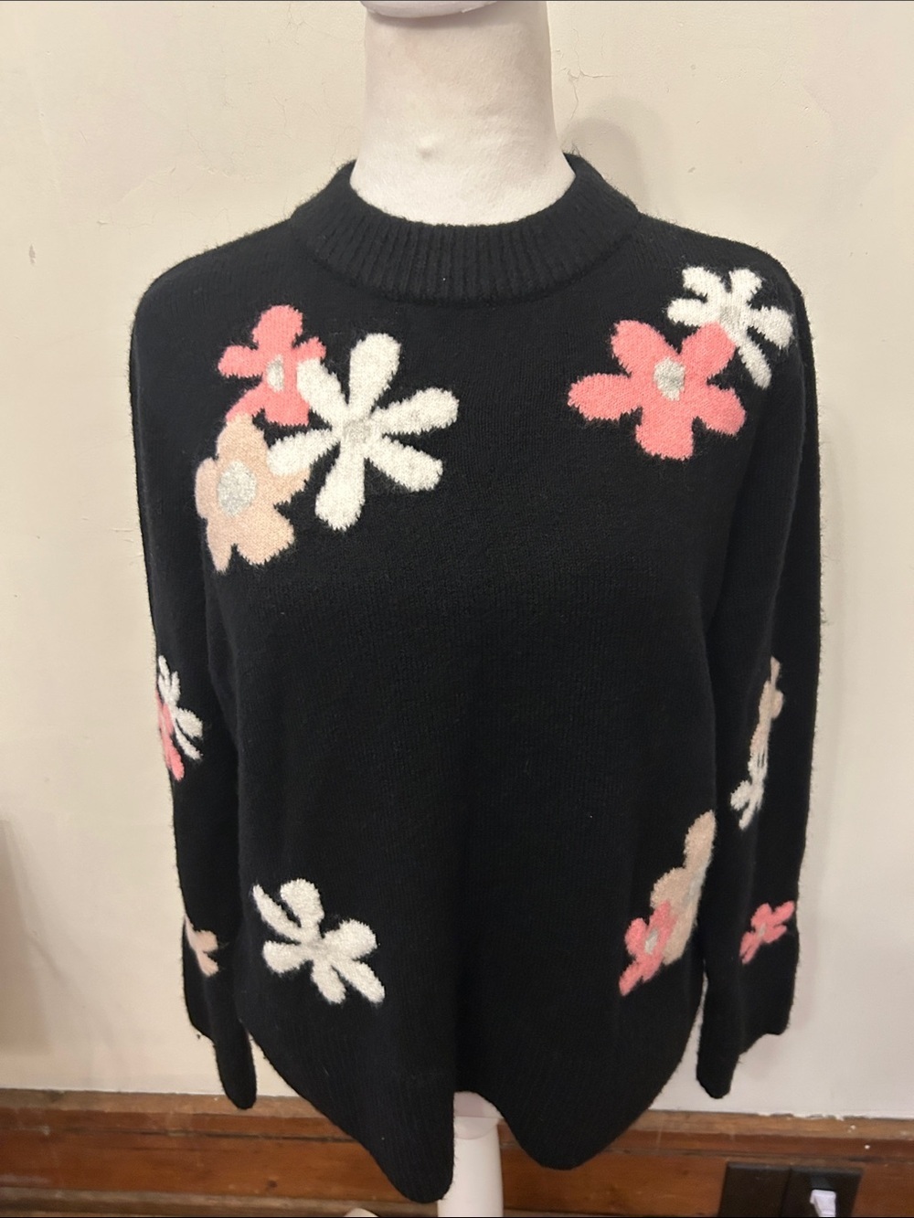 CeCe Black Floral Crewneck Sweater with Pink and White Flowers Size M EUC